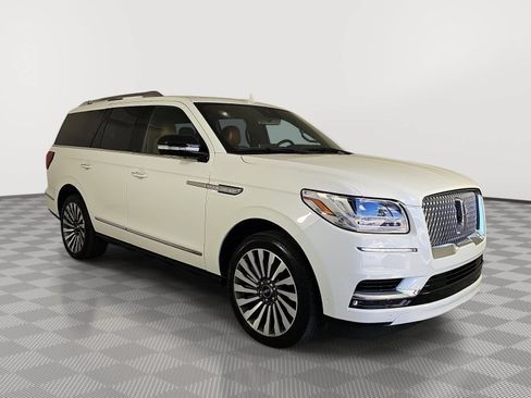 Used 2021 Lincoln Navigator Reserve w/ Luxury Package RWD image 2