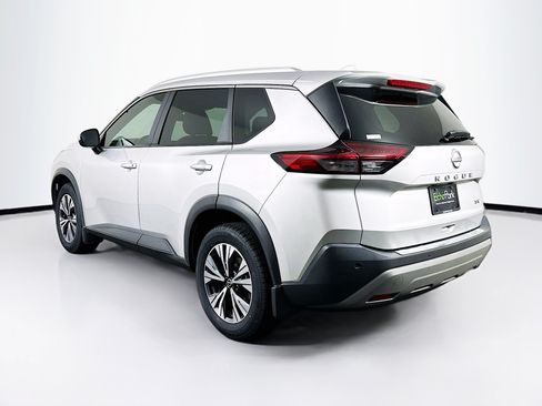 Used 2022 Nissan Rogue SV w/ SV Premium Package FWD image 5