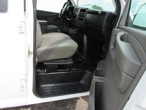 Used 2014 Chevrolet Express 1500 RWD image 13