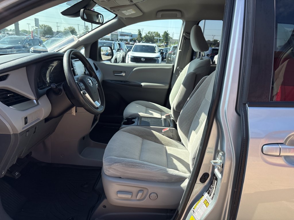 Used 2020 Toyota Sienna LE FWD image 9