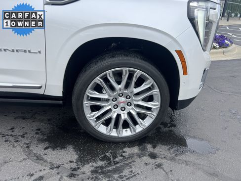 Used 2025 GMC Yukon XL Denali w/ Denali Reserve Package image 13