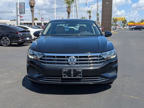 Used 2019 Volkswagen Jetta SE image 2