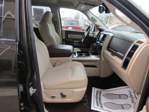 Used 2014 RAM 1500 Laramie w/ Convenience Group image 28