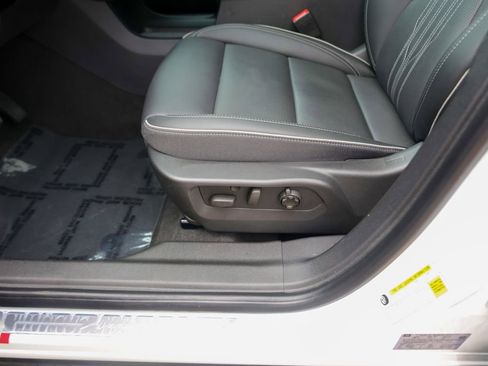 Used 2025 Buick Envision Avenir AWD/4WD image 12