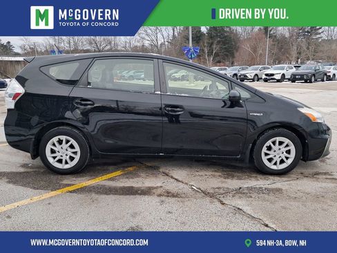 Used 2014 Toyota Prius V Three image 5