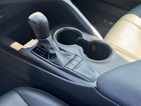 Used 2024 Toyota Camry SE image 19