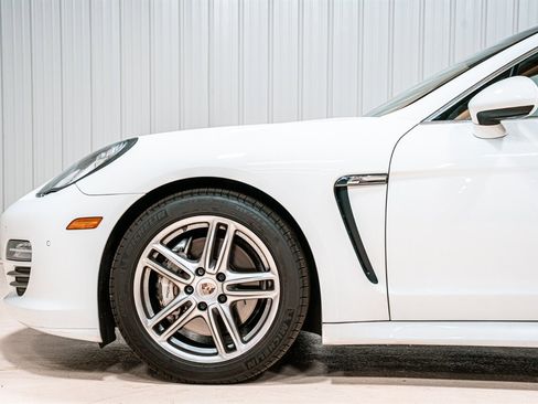 Used 2013 Porsche Panamera 4S image 4