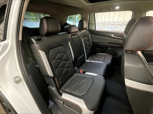 New 2025 Volkswagen Atlas Peak Edition SE image 26