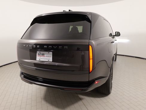Used 2025 Land Rover Range Rover Long Wheelbase SE AWD/4WD image 14