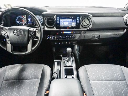 Used 2017 Toyota Tacoma TRD Sport AWD/4WD image 14