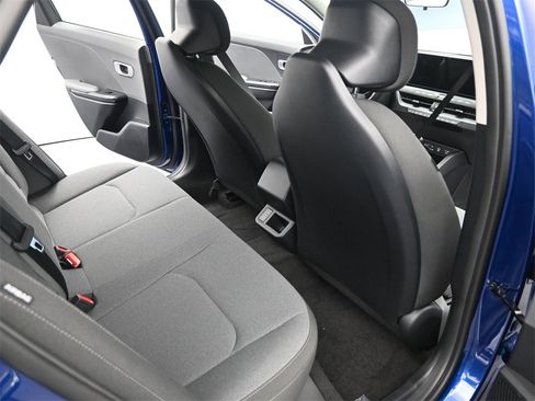 New 2025 Kia K4 LXS image 18