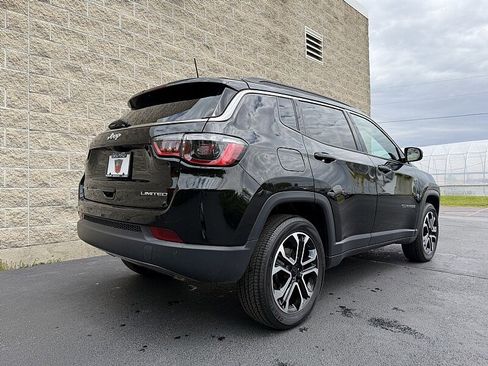 Used 2024 Jeep Compass Limited w/ Sun and Sound Group AWD/4WD image 3