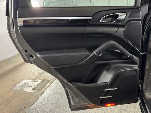 Used 2014 Porsche Cayenne Diesel AWD/4WD image 41