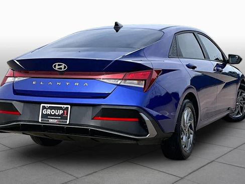 Certified 2024 Hyundai Elantra SEL FWD image 12
