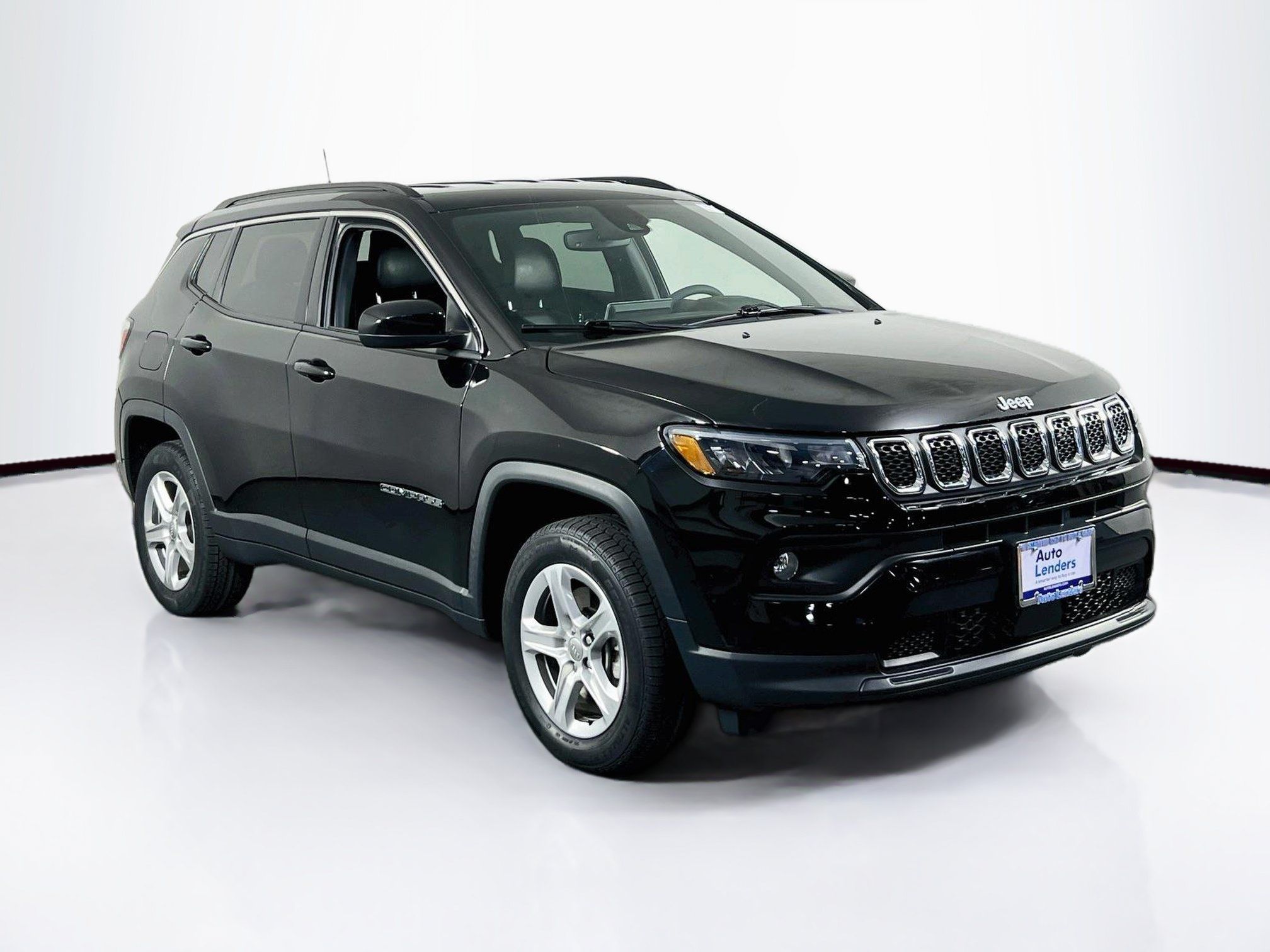Used 2023 Jeep Compass Latitude w/ Convenience Group AWD/4WD image 3