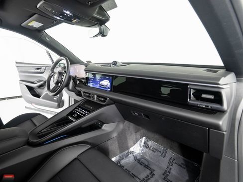 New 2025 Porsche Macan 4 Electric image 30