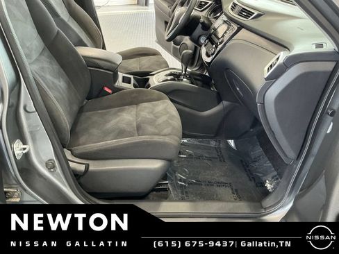 Used 2016 Nissan Rogue S w/ Appearance Package FWD image 11