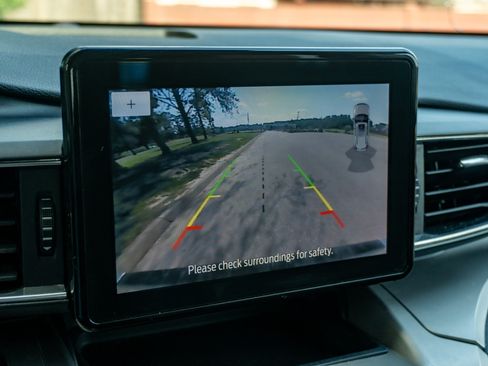 Used 2020 Ford Explorer XLT w/ Equipment Group 202A RWD image 24