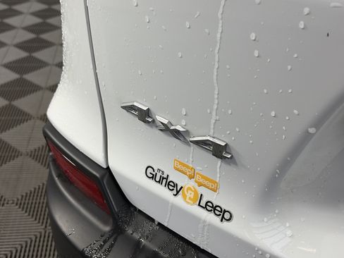 Used 2022 Jeep Cherokee Limited image 16