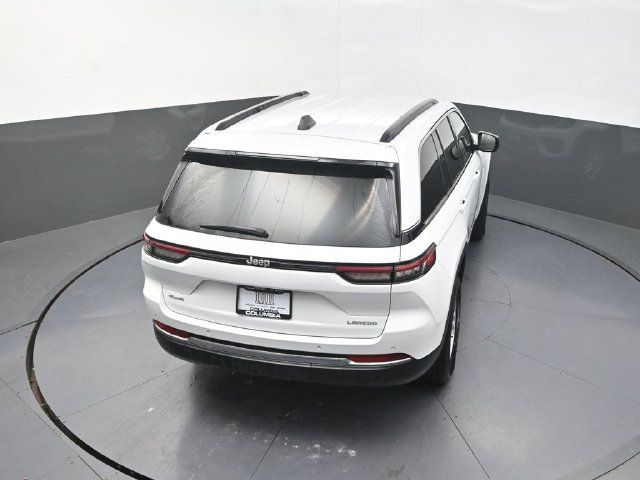 Used 2025 Jeep Grand Cherokee Laredo AWD/4WD image 16