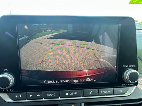 Used 2025 Nissan Altima 2.5 SV FWD image 15