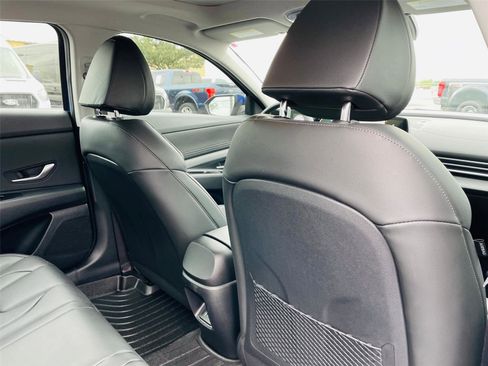 Used 2025 Hyundai Elantra Limited FWD image 27