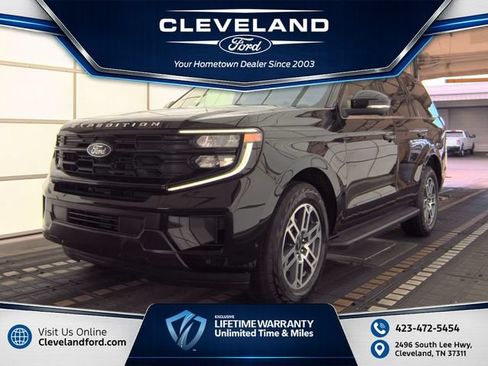 Used 2025 Ford Expedition Active AWD/4WD image 1