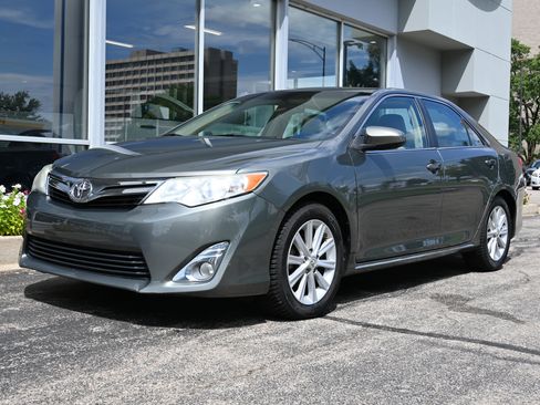 Used 2014 Toyota Camry XLE w/ Leather Package FWD image 1