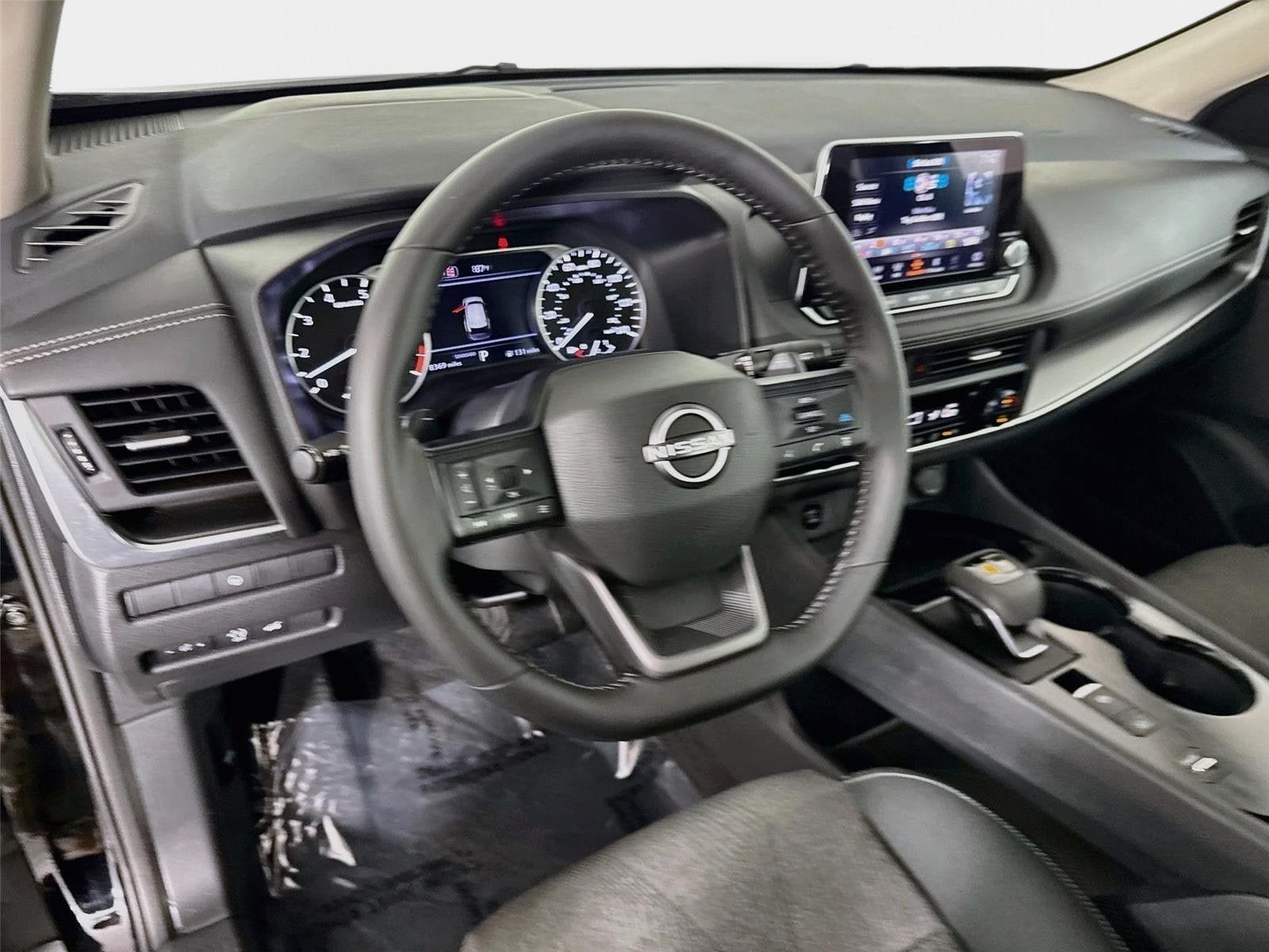 Certified 2026 Nissan Rogue SV FWD image 9