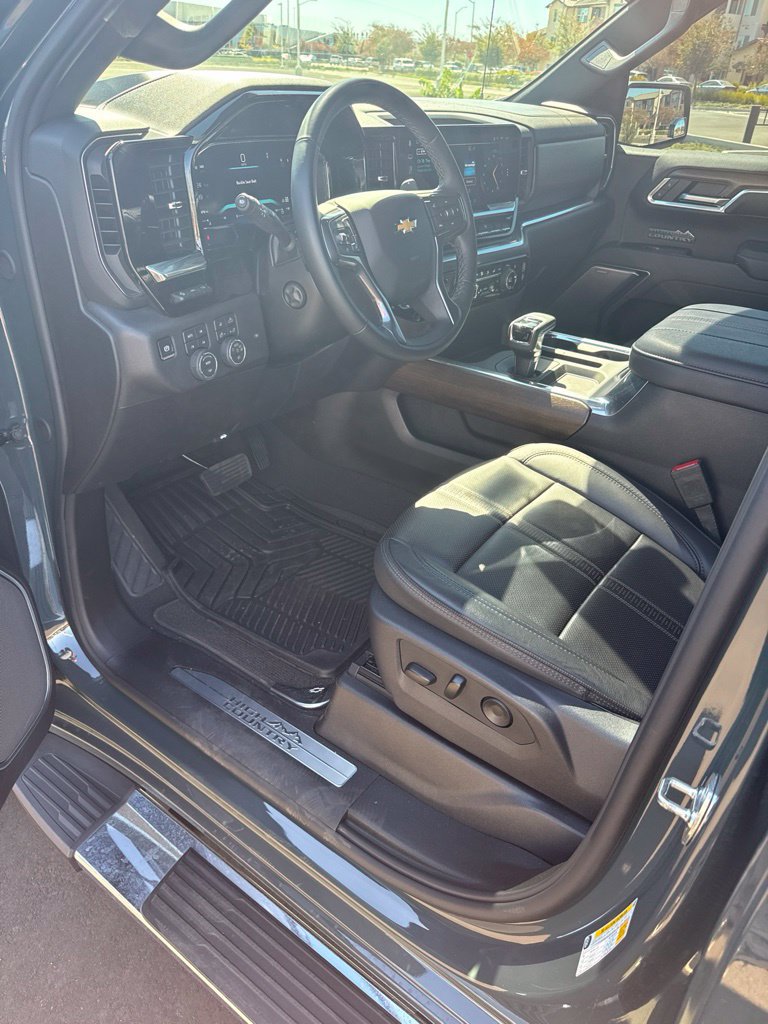 Used 2026 Chevrolet Silverado 1500 High Country w/ Technology Package AWD/4WD image 7