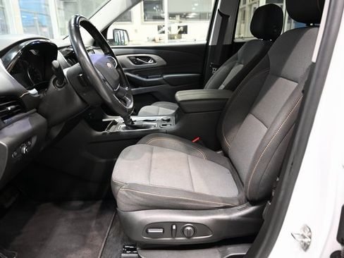 Used 2021 Chevrolet Traverse LT image 9