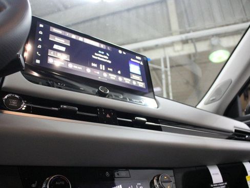 New 2026 Mitsubishi Outlander SE AWD/4WD image 12