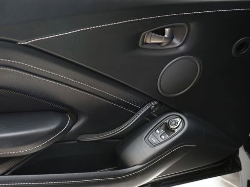 Used 2019 Aston Martin V8 Vantage Coupe image 13