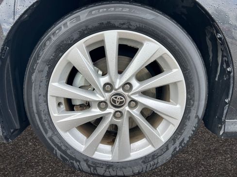 Used 2021 Toyota Camry LE FWD image 14