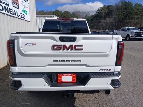 Used 2024 GMC Sierra 2500 AT4 w/ AT4 Premium Plus Package image 5
