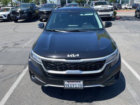 Used 2023 Kia Seltos EX AWD/4WD image 2