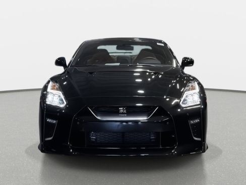 Used 2021 Nissan GT-R Premium image 8