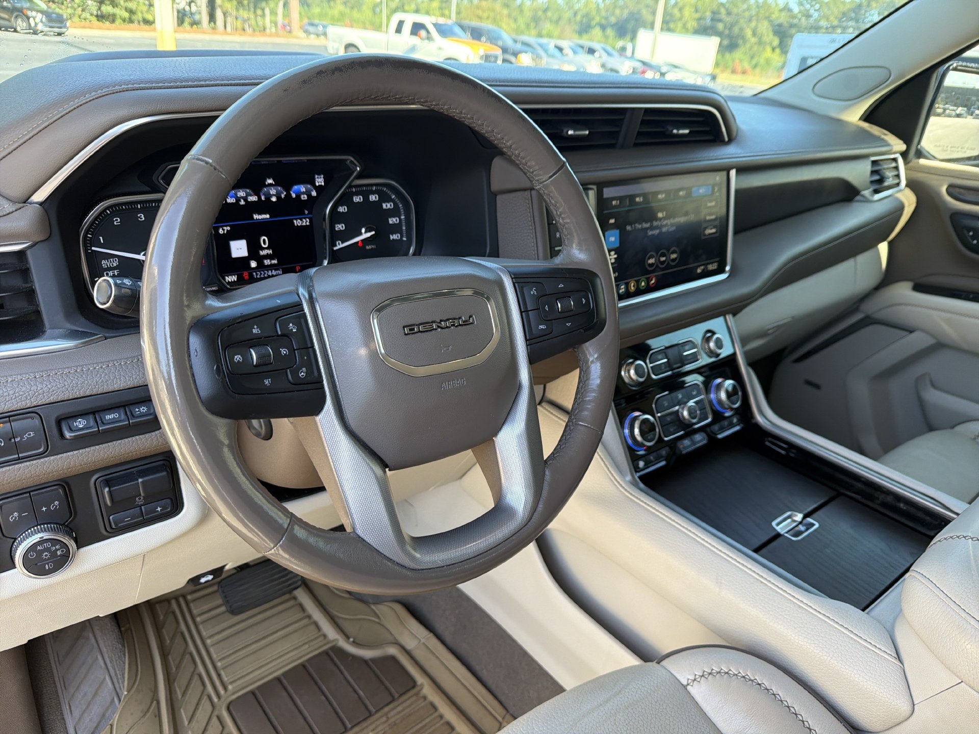 Used 2021 GMC Yukon Denali w/ Denali Premium Package AWD/4WD image 2