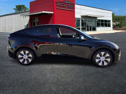 Used 2021 Tesla Model Y Long Range image 6