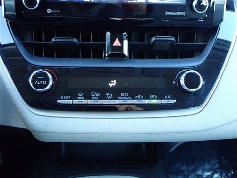 Used 2021 Toyota Corolla LE image 16