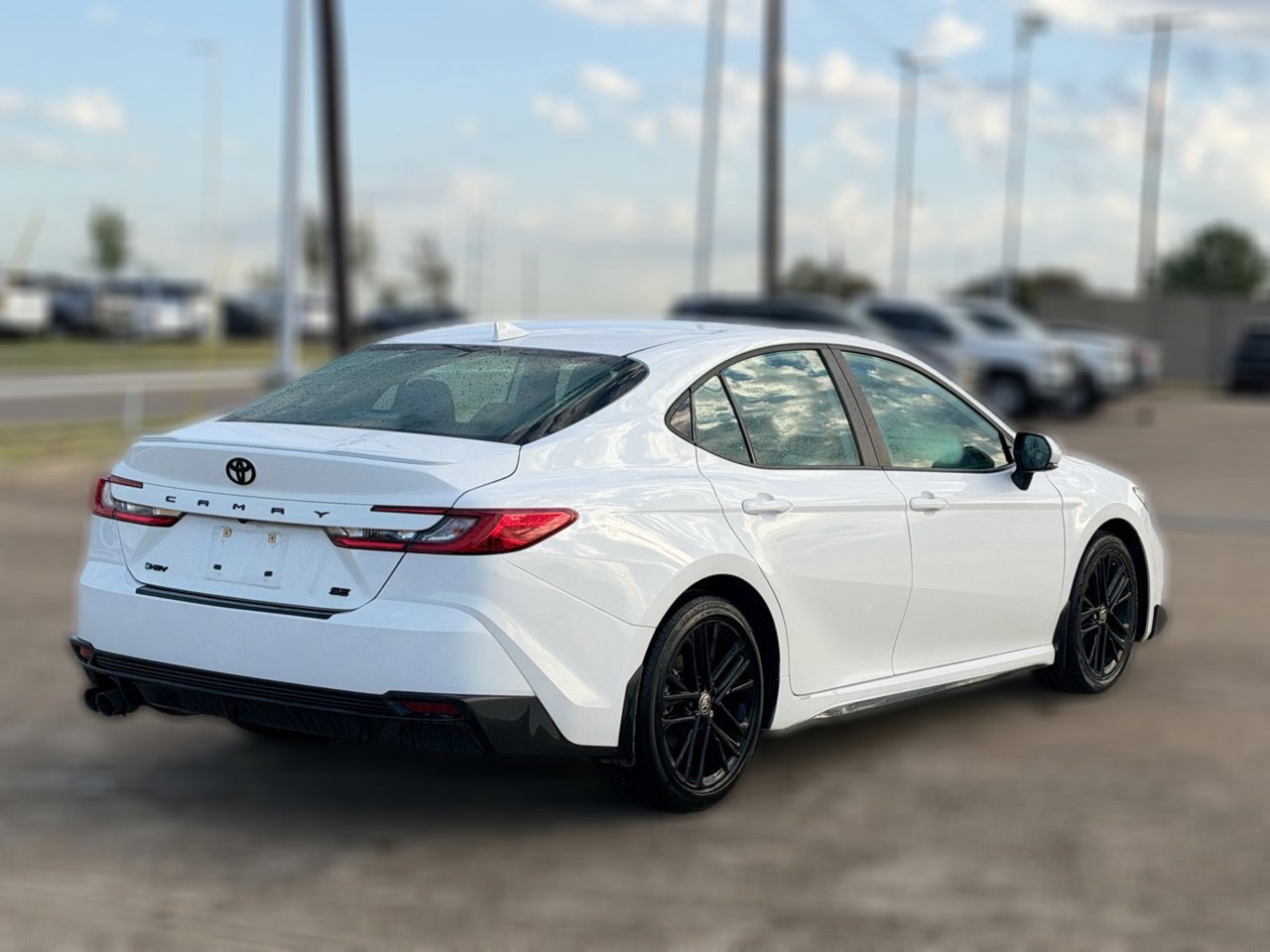 Used 2025 Toyota Camry SE w/ Convenience Package FWD image 6