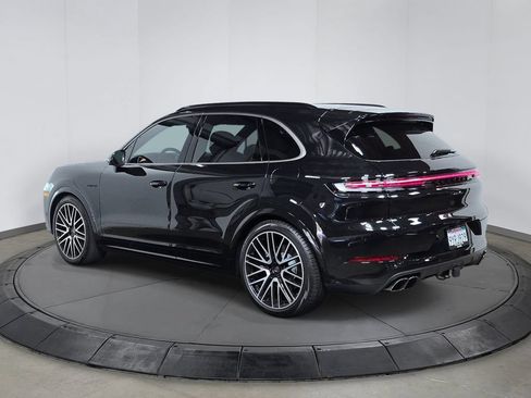 Certified 2026 Porsche Cayenne Turbo AWD/4WD image 3