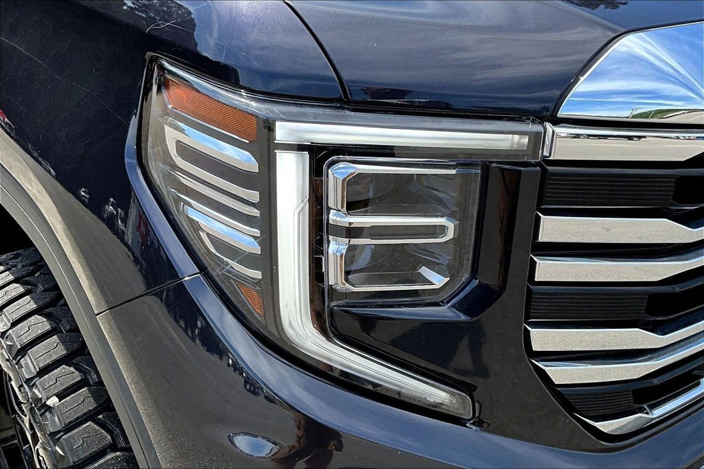 Used 2025 GMC Sierra 1500 SLT AWD/4WD image 34