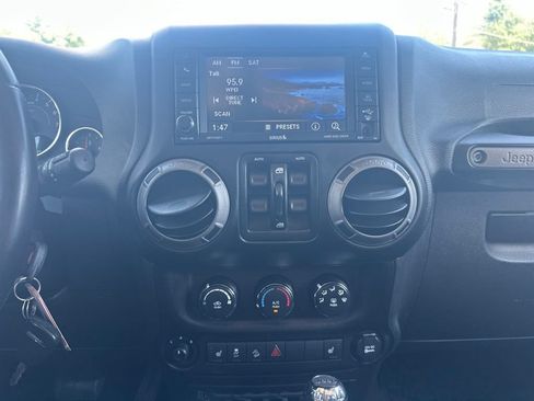 Used 2017 Jeep Wrangler Unlimited Sport w/ Quick Order Package 24S AWD/4WD image 22