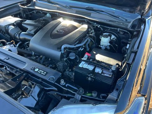 Used 2018 Toyota Tacoma Limited image 44
