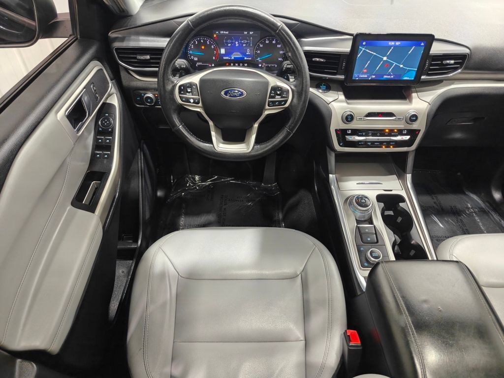Used 2021 Ford Explorer XLT w/ Equipment Group 202A AWD/4WD image 4