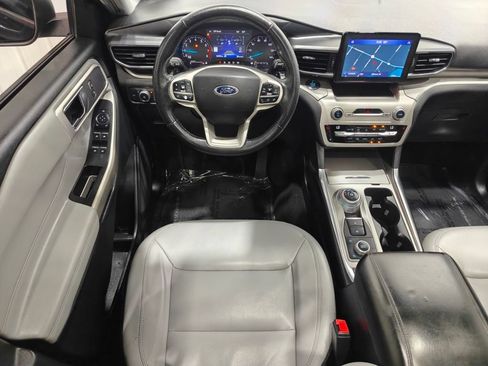 Used 2021 Ford Explorer XLT w/ Equipment Group 202A AWD/4WD image 4