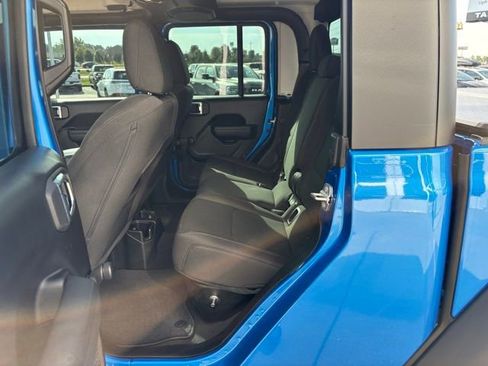 Used 2023 Jeep Gladiator Sport image 22