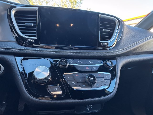 New 2026 Chrysler Pacifica Select FWD image 6