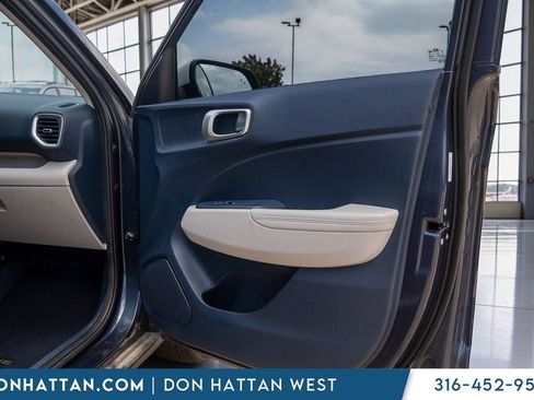 Used 2022 Hyundai Venue Limited FWD image 28